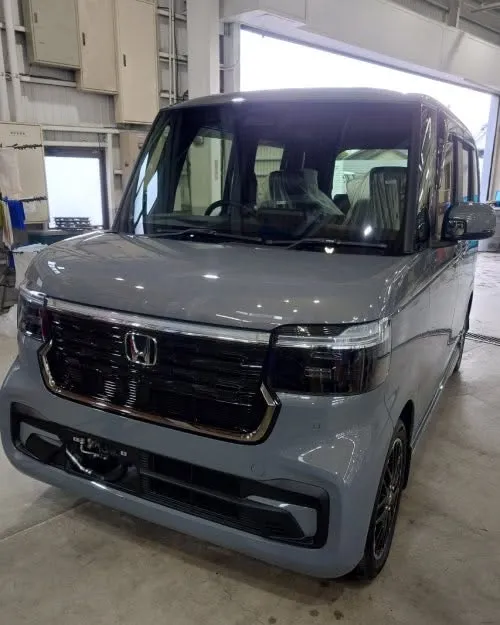 I様新車N‐BOX　カスタム納車前整備です🥰