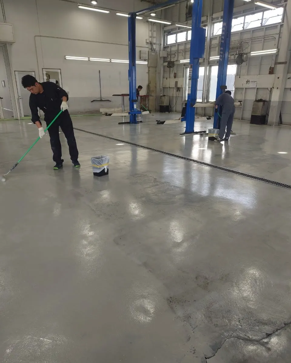 【整備工場の床を塗り直しました✨】