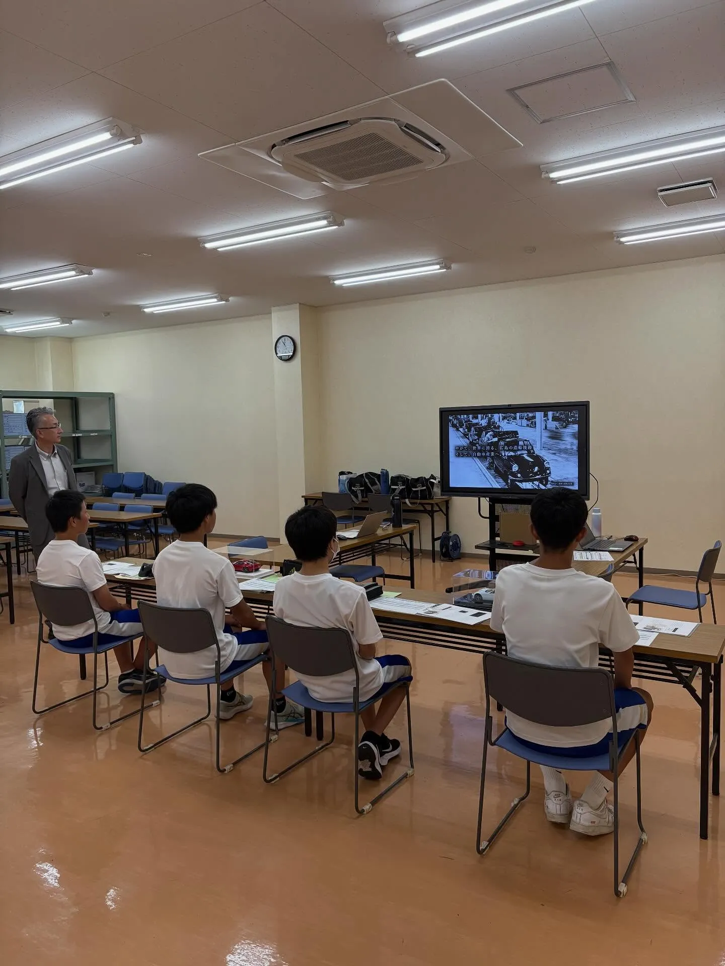 🌼インターンシップで 神戸中学校 から4名の生徒さんが来てく...